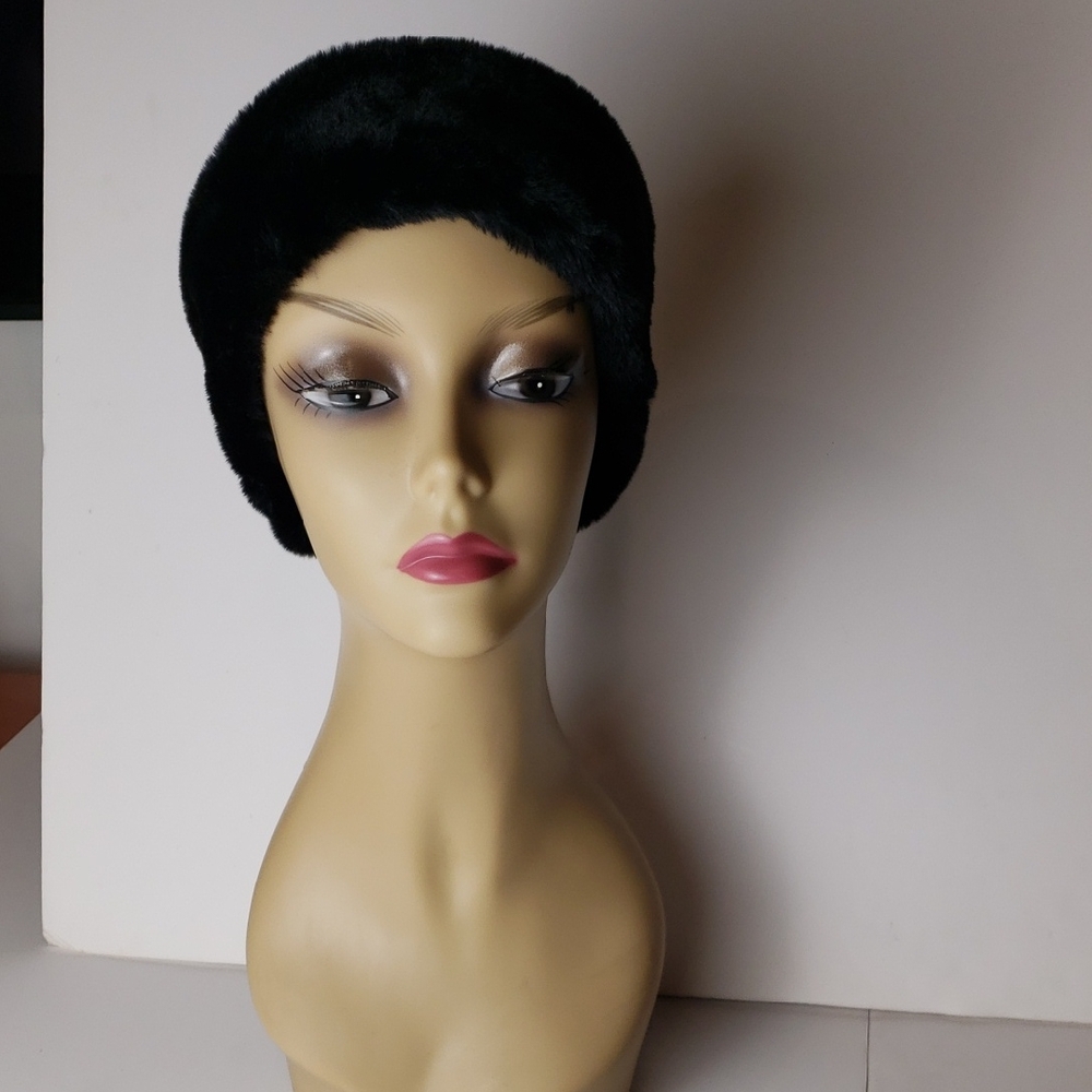 Nique Black Faux Fur Accessory